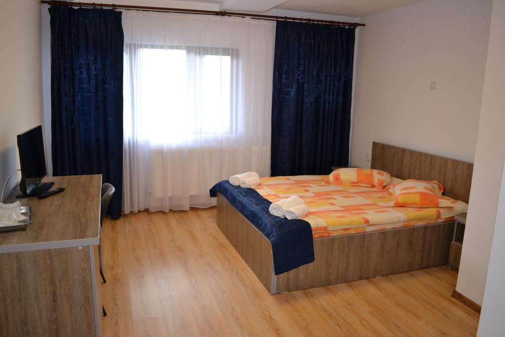 Pensiunea Meridian Corbeni Zimmer foto